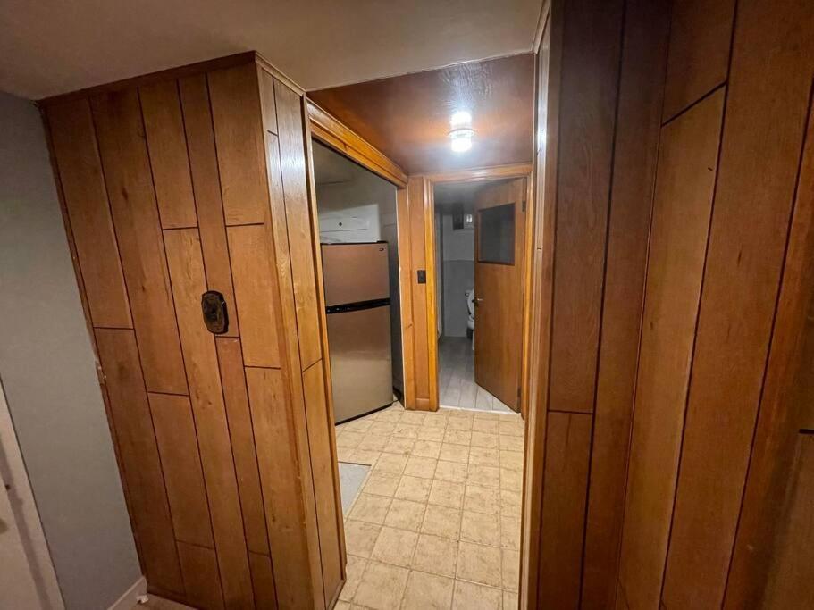 Lovely 2 Bedroom Basement Apartment In טורונטו מראה חיצוני תמונה